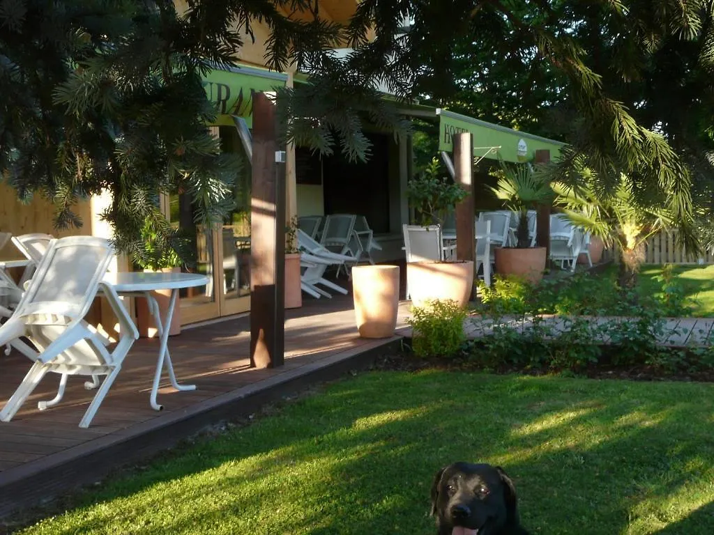 Logis Le Pont De Champ Hotel Beaucroissant 2*,