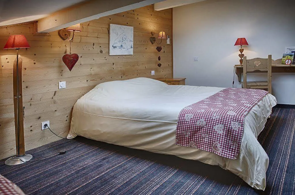 Logis Le Pont De Champ Hotel Beaucroissant 2*,  France